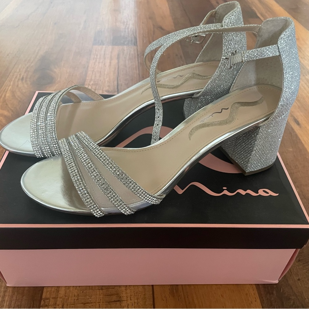 NINA’S SILVER METALLIC TEXTURED BLOCK-HEEL SANDAL